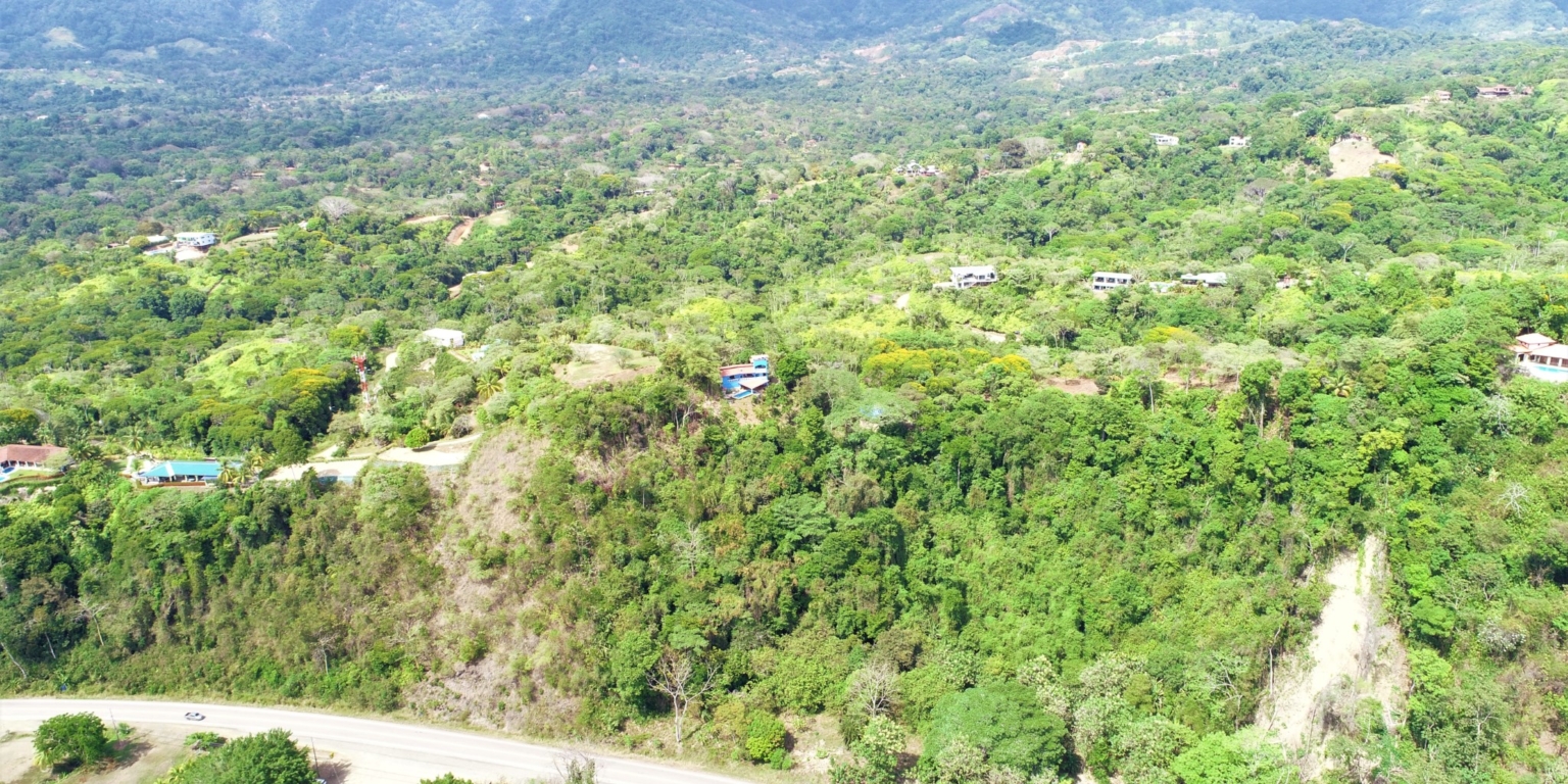 House & Cabins With Outstanding Ocean, Sunset & Mountain Views on the Front Ridge in Ojochal Costa Rica