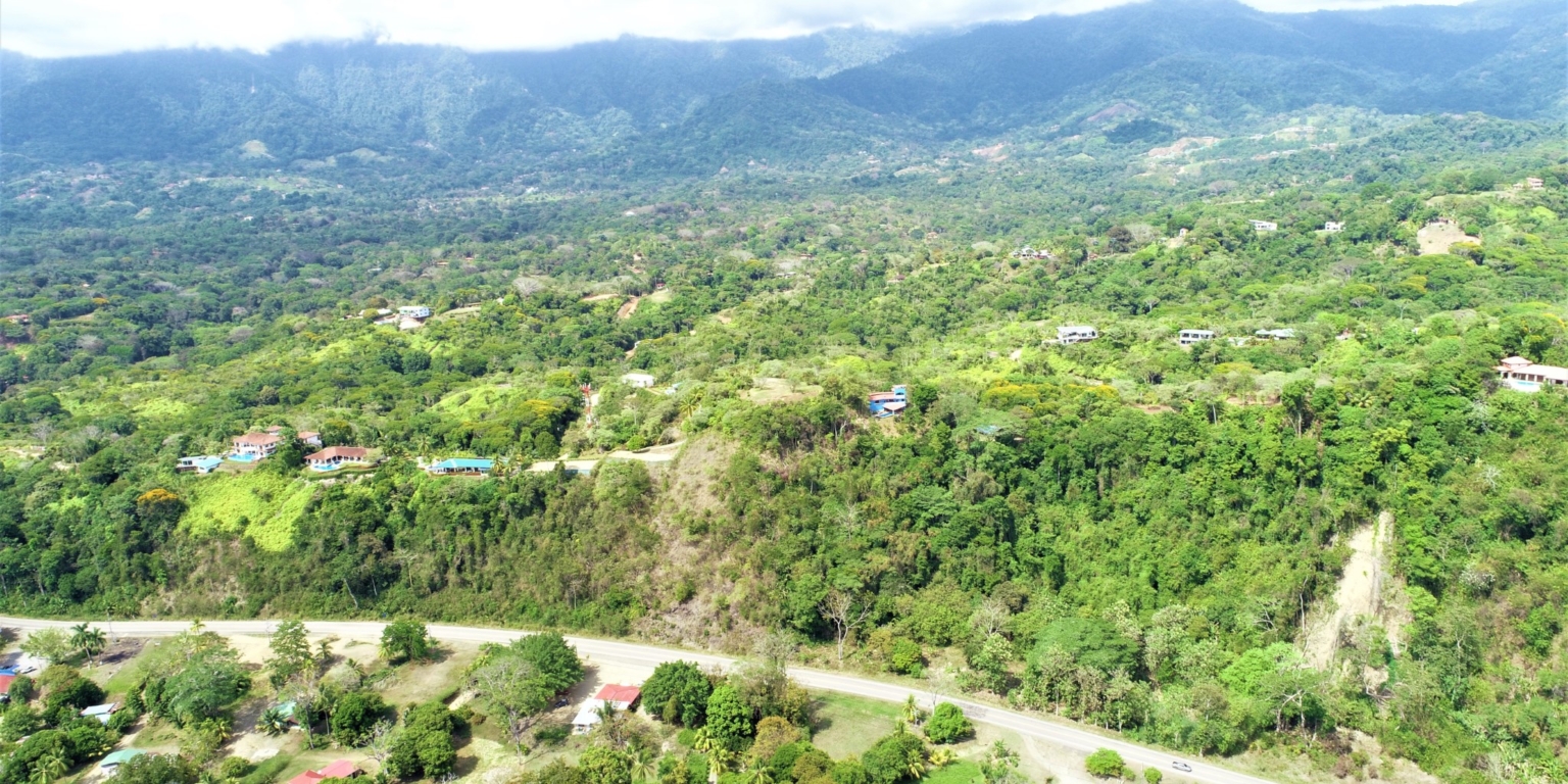 House & Cabins With Outstanding Ocean, Sunset & Mountain Views on the Front Ridge in Ojochal Costa Rica