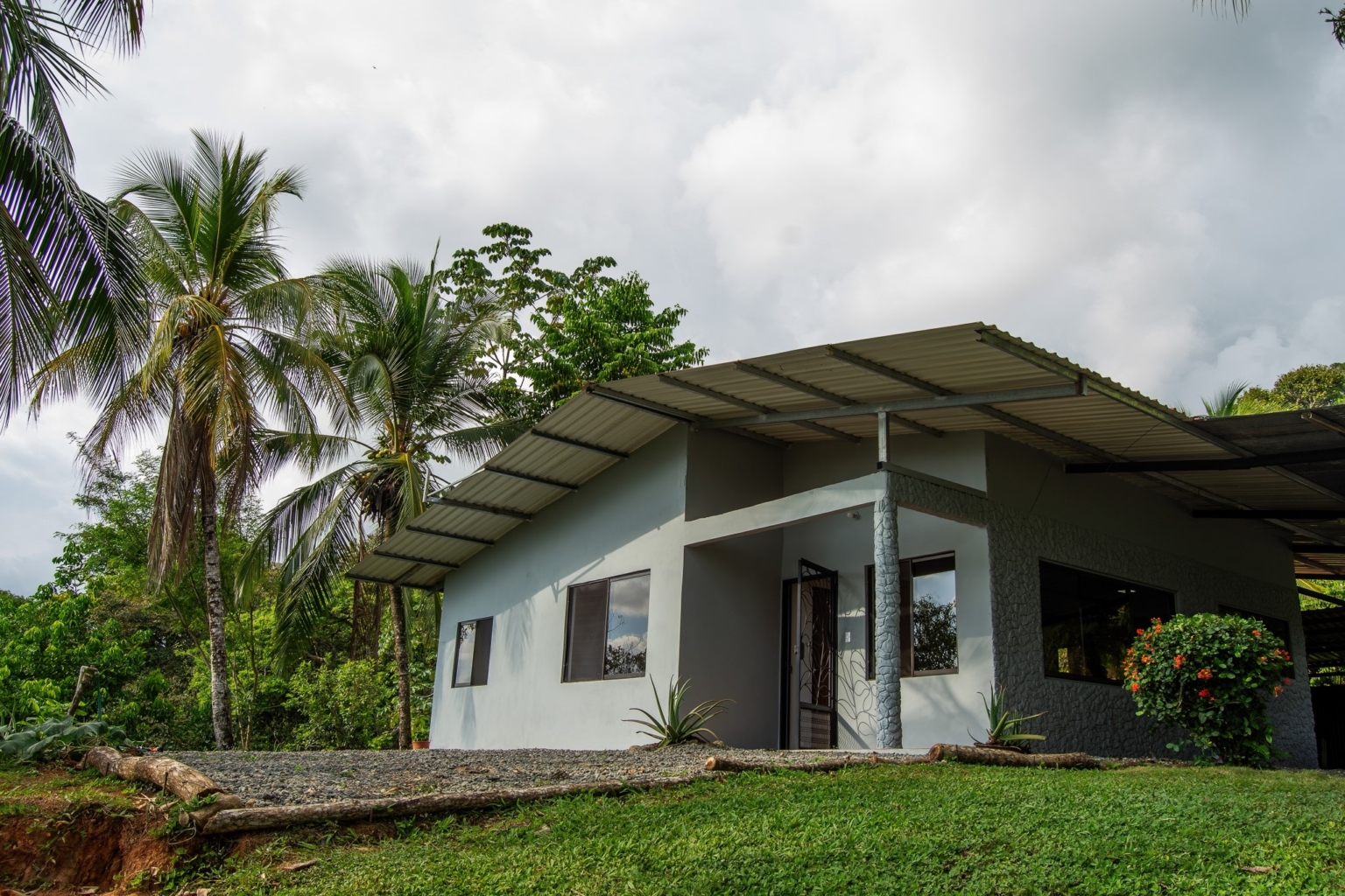 Cozy 3-Bedroom Home with Ocean Views in Hatillo near Dominical Costa Rica Cozy 3-Bedroom Home with Ocean Views in Hatillo near Dominical Costa Rica