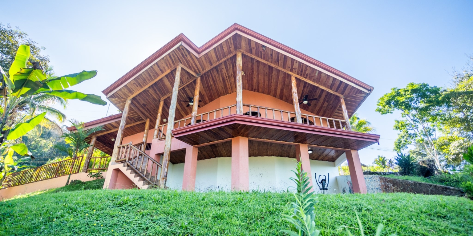 Multiple Villas with 3 Ocean View Units on 1.7 acres in Tinamastes above Dominical Costa Rica Multiple Villas with 3 Ocean View Units on 1.7 acres in Tinamastes above Dominical Costa Rica
