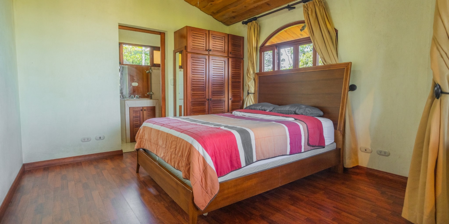 Multiple Villas with 3 Ocean View Units on 1.7 acres in Tinamastes above Dominical Costa Rica Multiple Villas with 3 Ocean View Units on 1.7 acres in Tinamastes above Dominical Costa Rica
