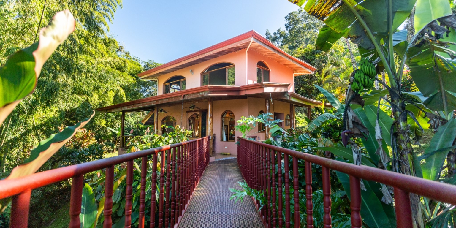 Multiple Villas with 3 Ocean View Units on 1.7 acres in Tinamastes above Dominical Costa Rica Multiple Villas with 3 Ocean View Units on 1.7 acres in Tinamastes above Dominical Costa Rica