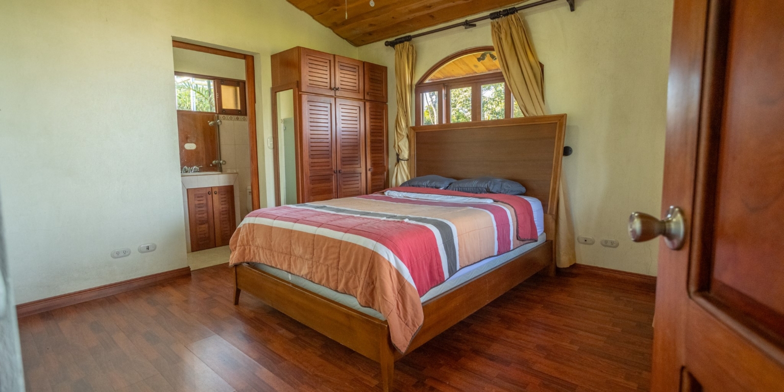 Multiple Villas with 3 Ocean View Units on 1.7 acres in Tinamastes above Dominical Costa Rica Multiple Villas with 3 Ocean View Units on 1.7 acres in Tinamastes above Dominical Costa Rica