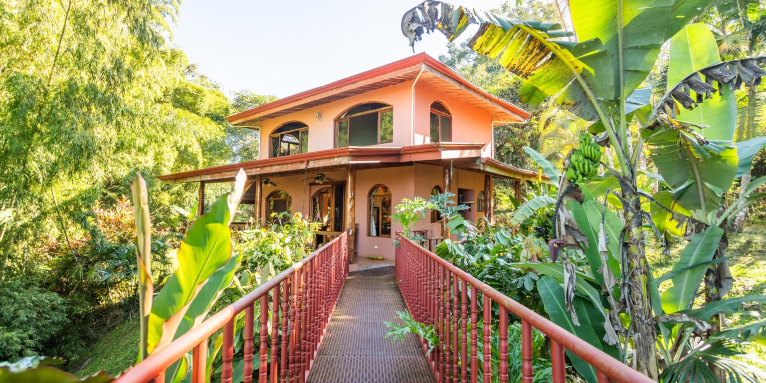 Multiple Villas with 3 Ocean View Units on 1.7 acres in Tinamastes above Dominical Costa Rica Multiple Villas with 3 Ocean View Units on 1.7 acres in Tinamastes above Dominical Costa Rica