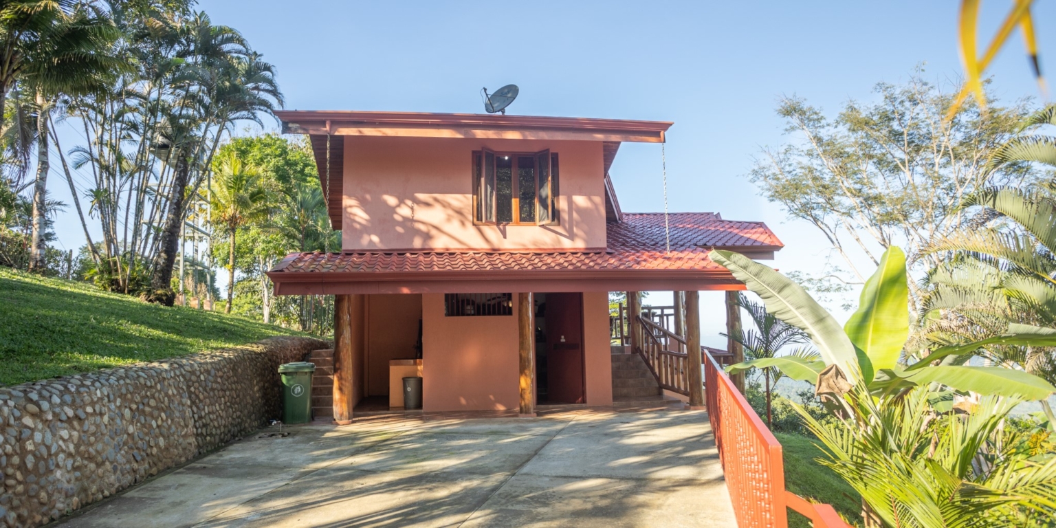Multiple Villas with 3 Ocean View Units on 1.7 acres in Tinamastes above Dominical Costa Rica Multiple Villas with 3 Ocean View Units on 1.7 acres in Tinamastes above Dominical Costa Rica