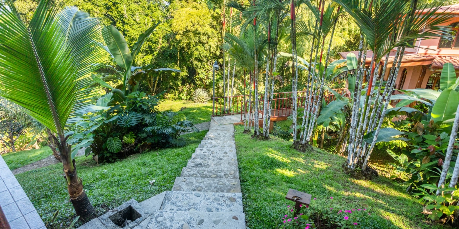 Multiple Villas with 3 Ocean View Units on 1.7 acres in Tinamastes above Dominical Costa Rica Multiple Villas with 3 Ocean View Units on 1.7 acres in Tinamastes above Dominical Costa Rica