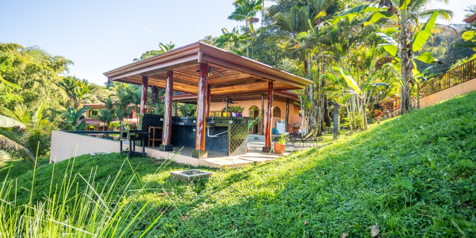 Multiple Villas with 3 Ocean View Units on 1.7 acres in Tinamastes above Dominical Costa Rica Multiple Villas with 3 Ocean View Units on 1.7 acres in Tinamastes above Dominical Costa Rica