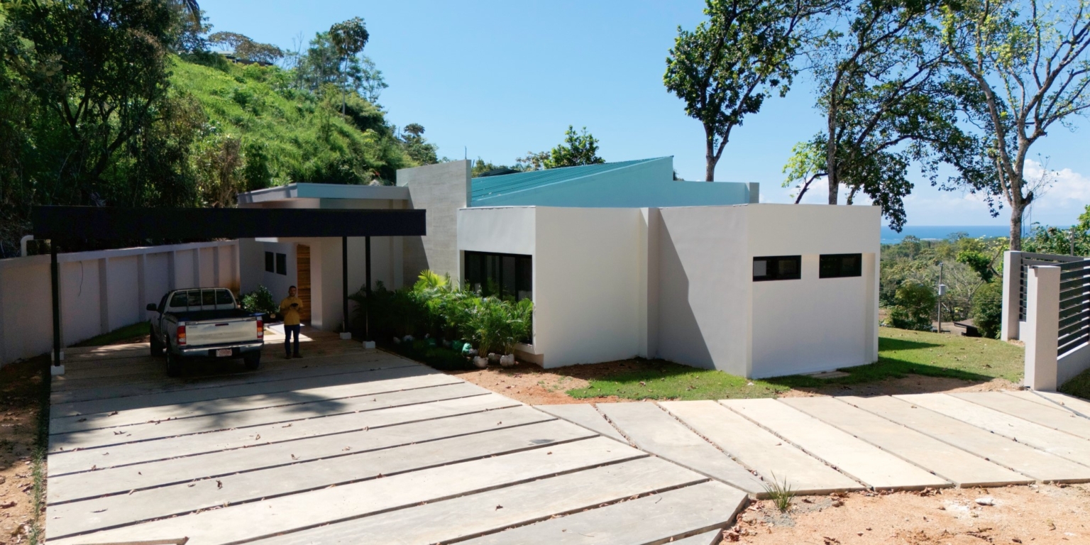 Luxury 4-Bedroom Modern-Style Villa in the Hills Above Uvita Costa Rica