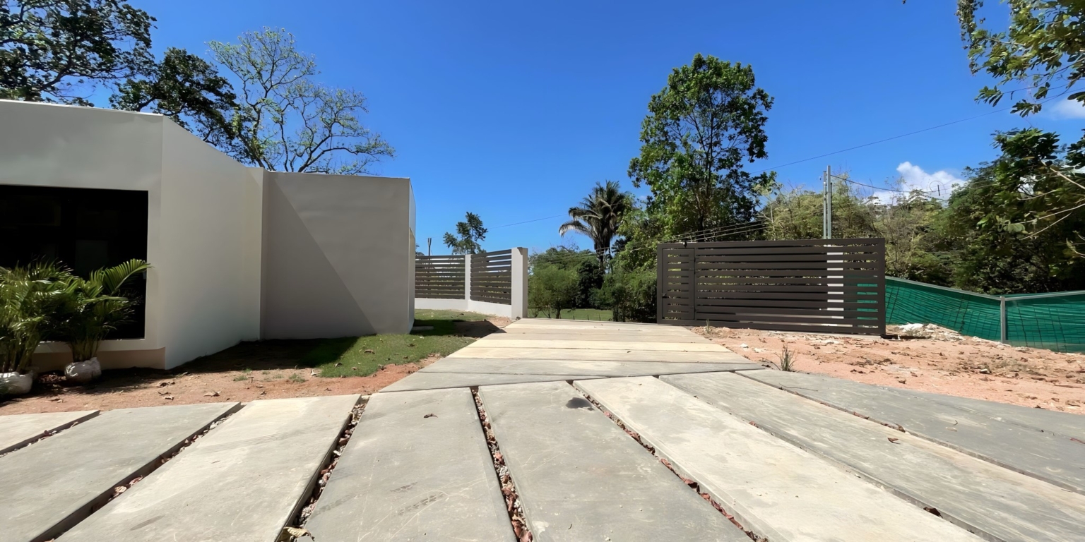 Luxury 4-Bedroom Modern-Style Villa in the Hills Above Uvita Costa Rica