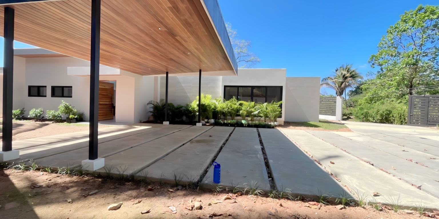 Luxury 4-Bedroom Modern-Style Villa in the Hills Above Uvita Costa Rica