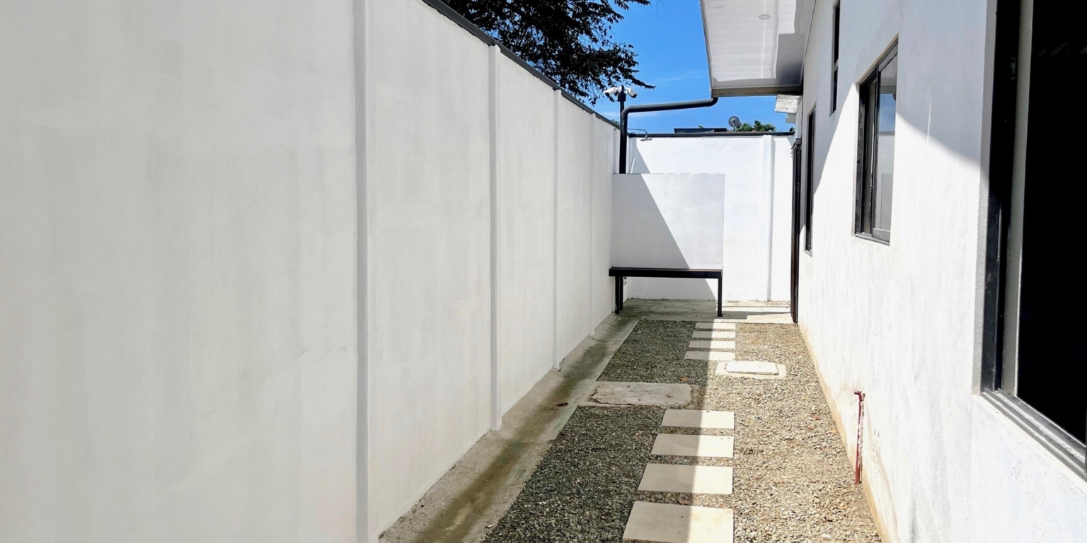 Newly Renovated 2-Bedroom Home, Plus Another Fixer Upper Home for Renovation to Make 4 Bedrooms Total in Walk-to-Beach Location in Uvita Newly Renovated 2-Bedroom Home, Plus Another Fixer Upper Home for Renovation to Make 4 Bedrooms Total in Walk-to-Beach Location in Uvita