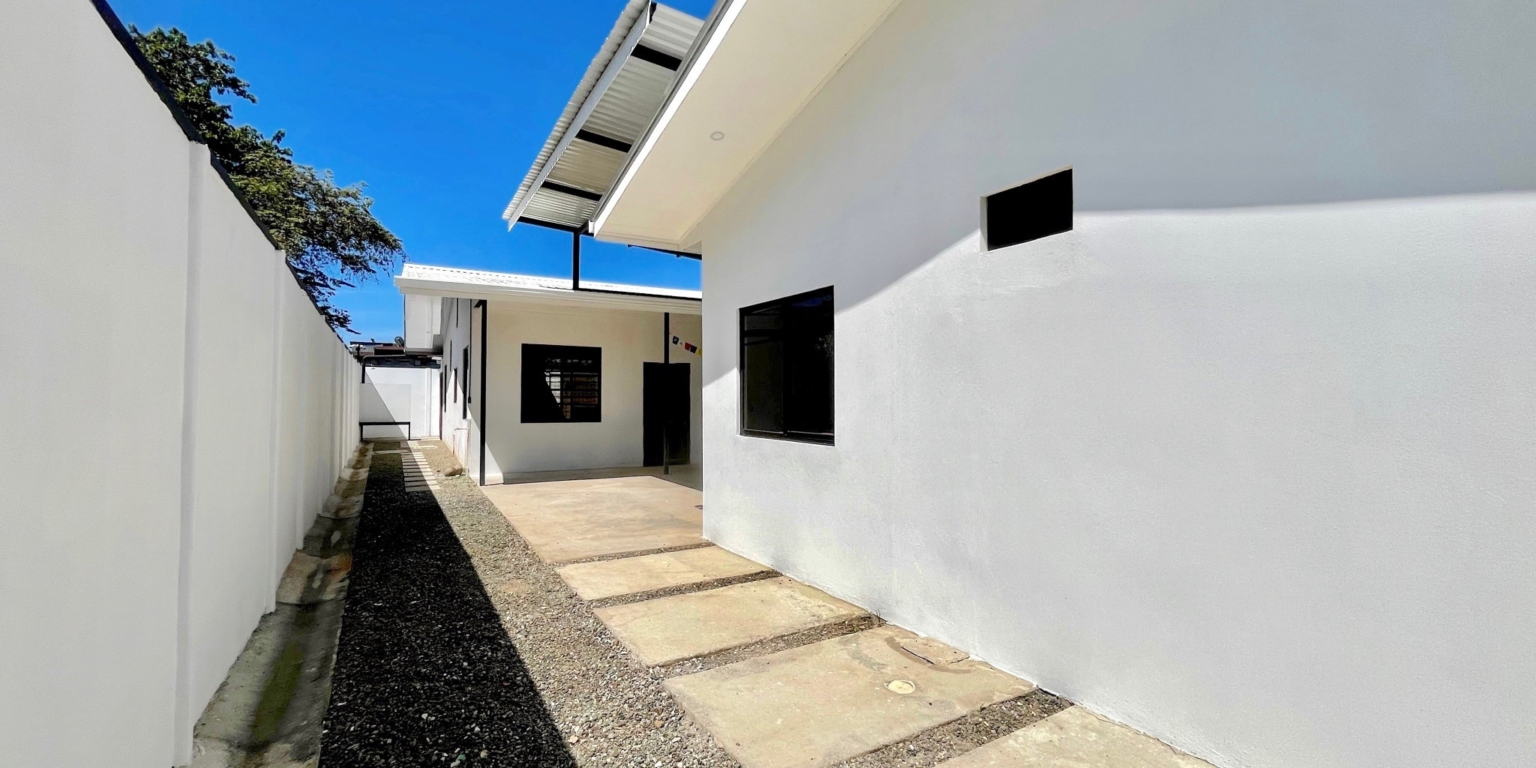 Newly Renovated 2-Bedroom Home, Plus Another Fixer Upper Home for Renovation to Make 4 Bedrooms Total in Walk-to-Beach Location in Uvita Newly Renovated 2-Bedroom Home, Plus Another Fixer Upper Home for Renovation to Make 4 Bedrooms Total in Walk-to-Beach Location in Uvita