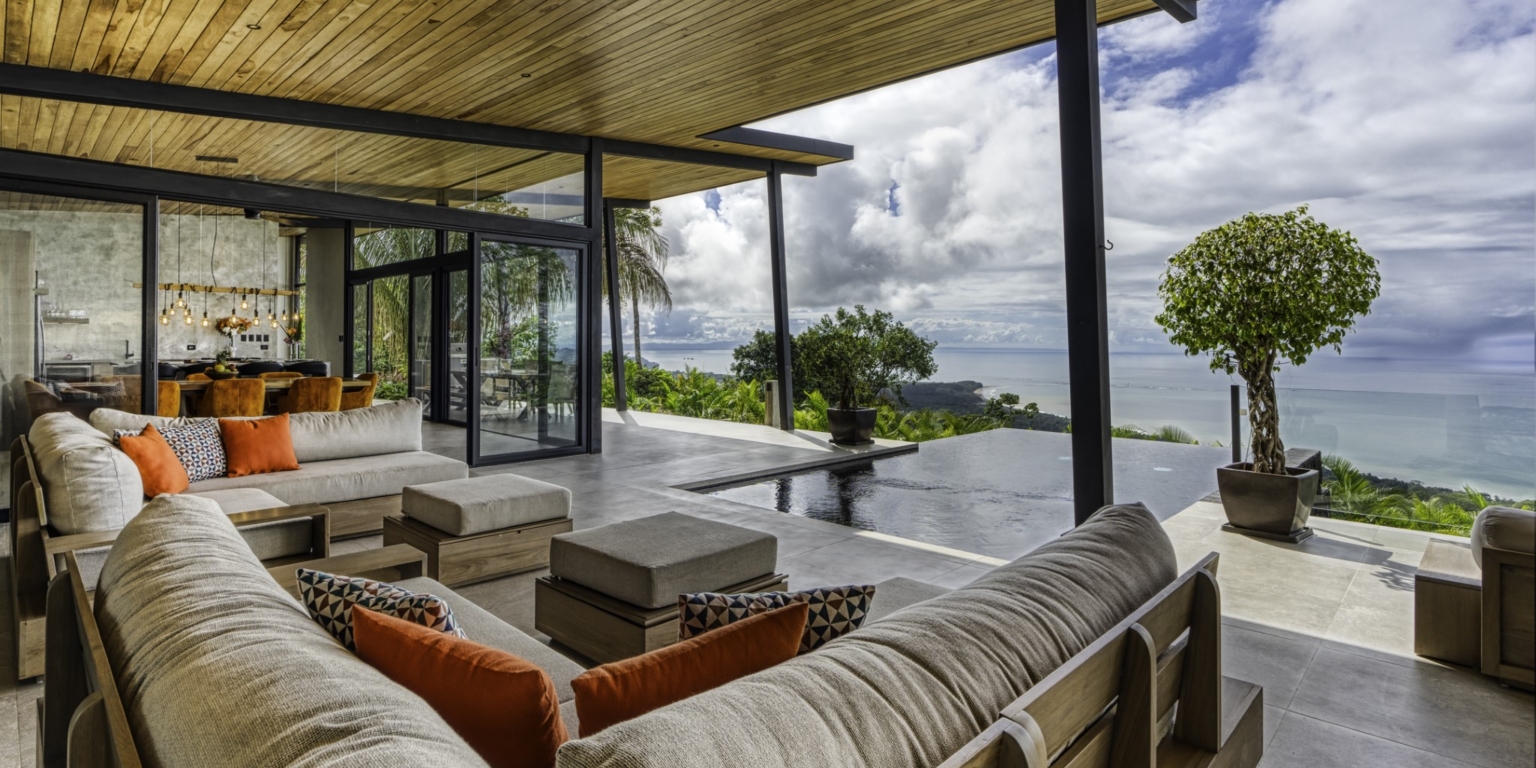 Beautiful Retreat 5-Bedroom Villa Above Playa Hermosa in Uvita Costa Rica