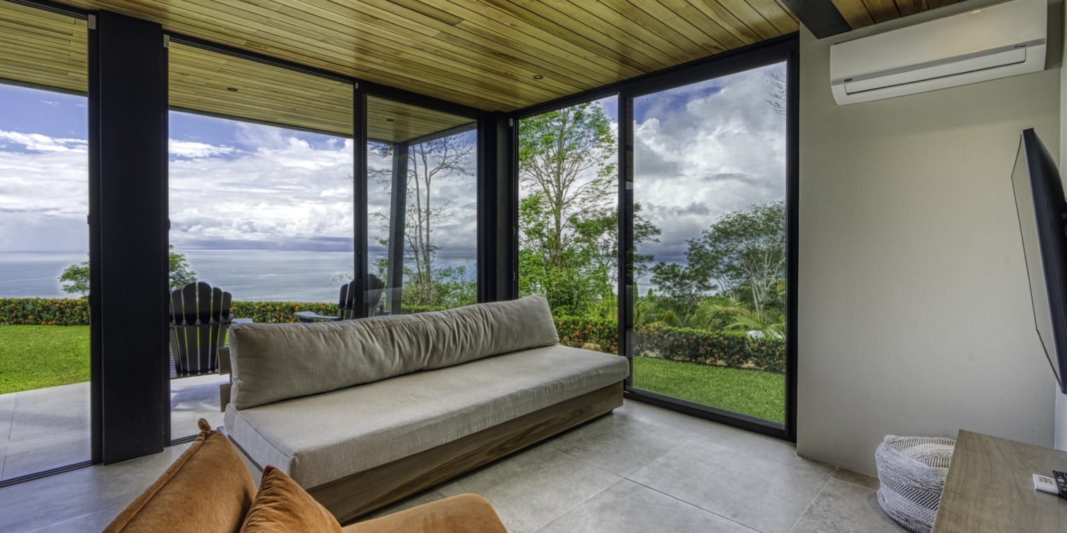 Beautiful Retreat 5-Bedroom Villa Above Playa Hermosa in Uvita Costa Rica