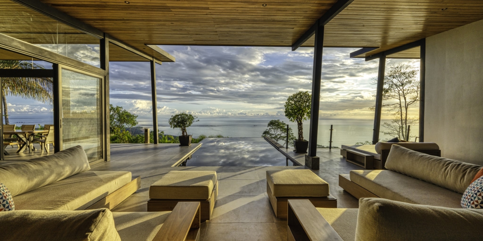 Beautiful Retreat 5-Bedroom Villa Above Playa Hermosa in Uvita Costa Rica