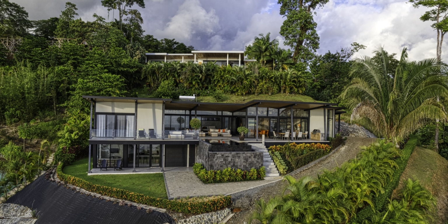 Beautiful Retreat 5-Bedroom Villa Above Playa Hermosa in Uvita Costa Rica