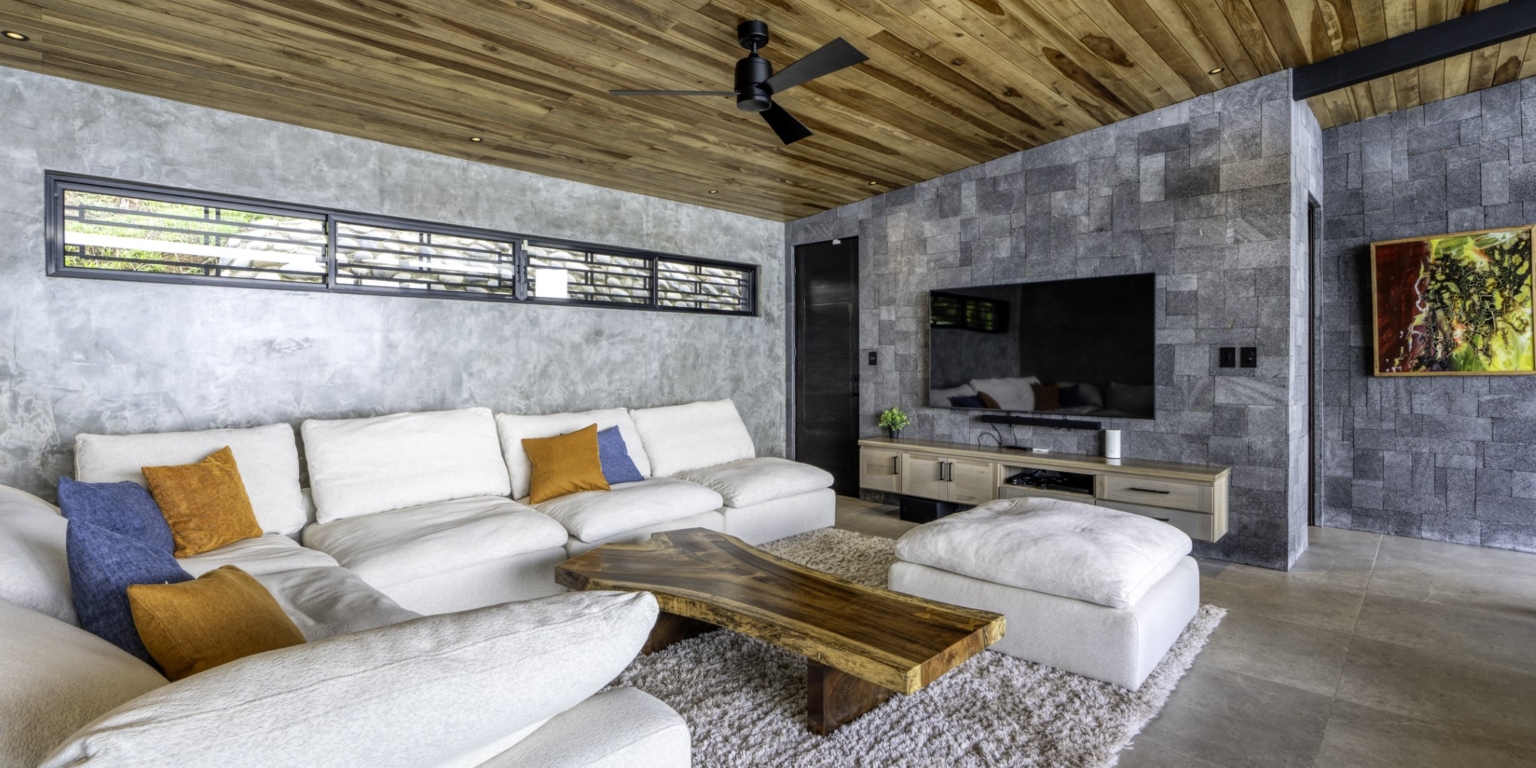 Beautiful Retreat 5-Bedroom Villa Above Playa Hermosa in Uvita Costa Rica