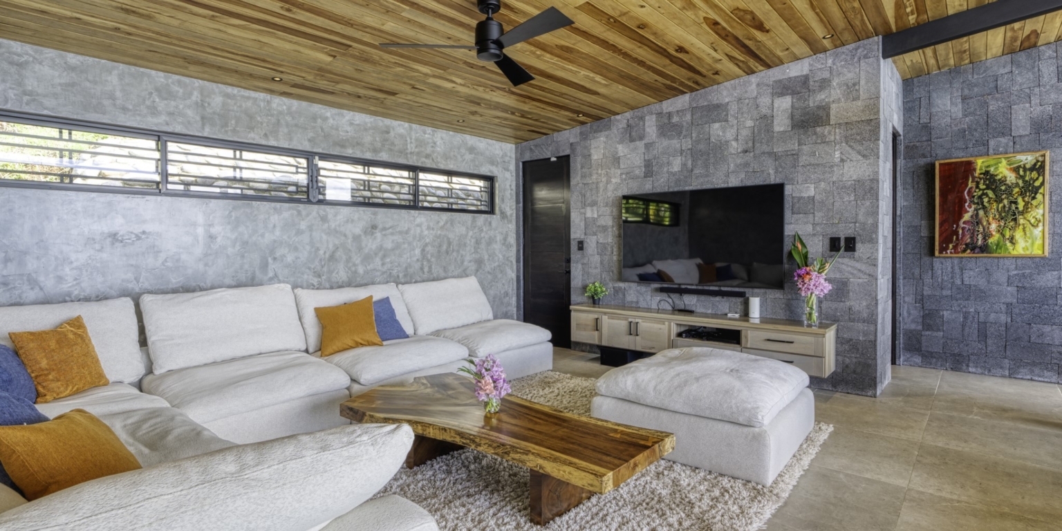 Beautiful Retreat 5-Bedroom Villa Above Playa Hermosa in Uvita Costa Rica