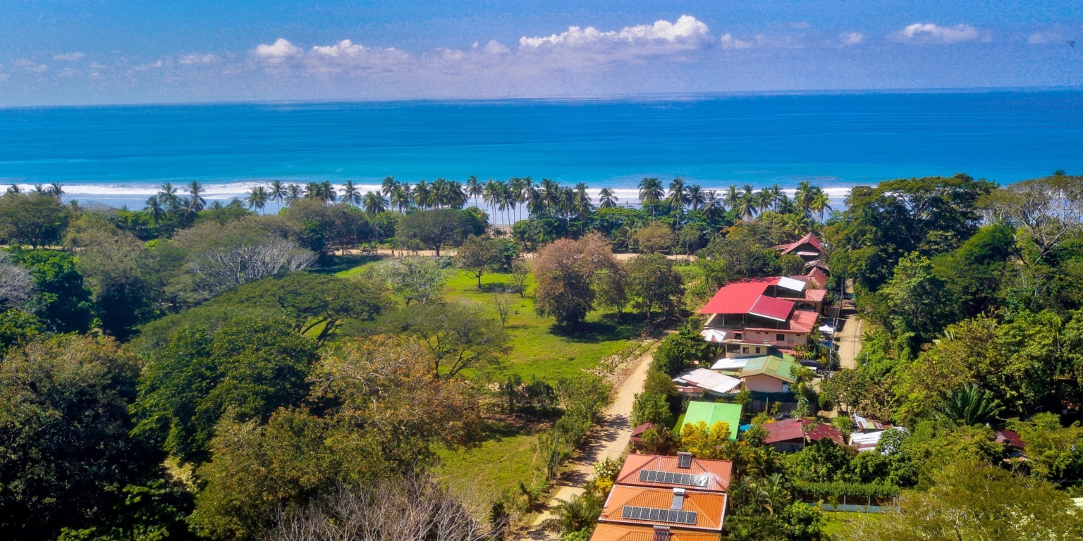 Easy Walk-to-Beach 3-Bedroom Villa just 2 Minutes Walk to Dominical Beach Costa Rica Easy Walk-to-Beach 3-Bedroom Villa just 2 Minutes Walk to Dominical Beach Costa Rica