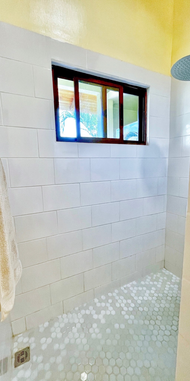 Easy Walk-to-Beach 3-Bedroom Villa just 2 Minutes Walk to Dominical Beach Costa Rica Easy Walk-to-Beach 3-Bedroom Villa just 2 Minutes Walk to Dominical Beach Costa Rica