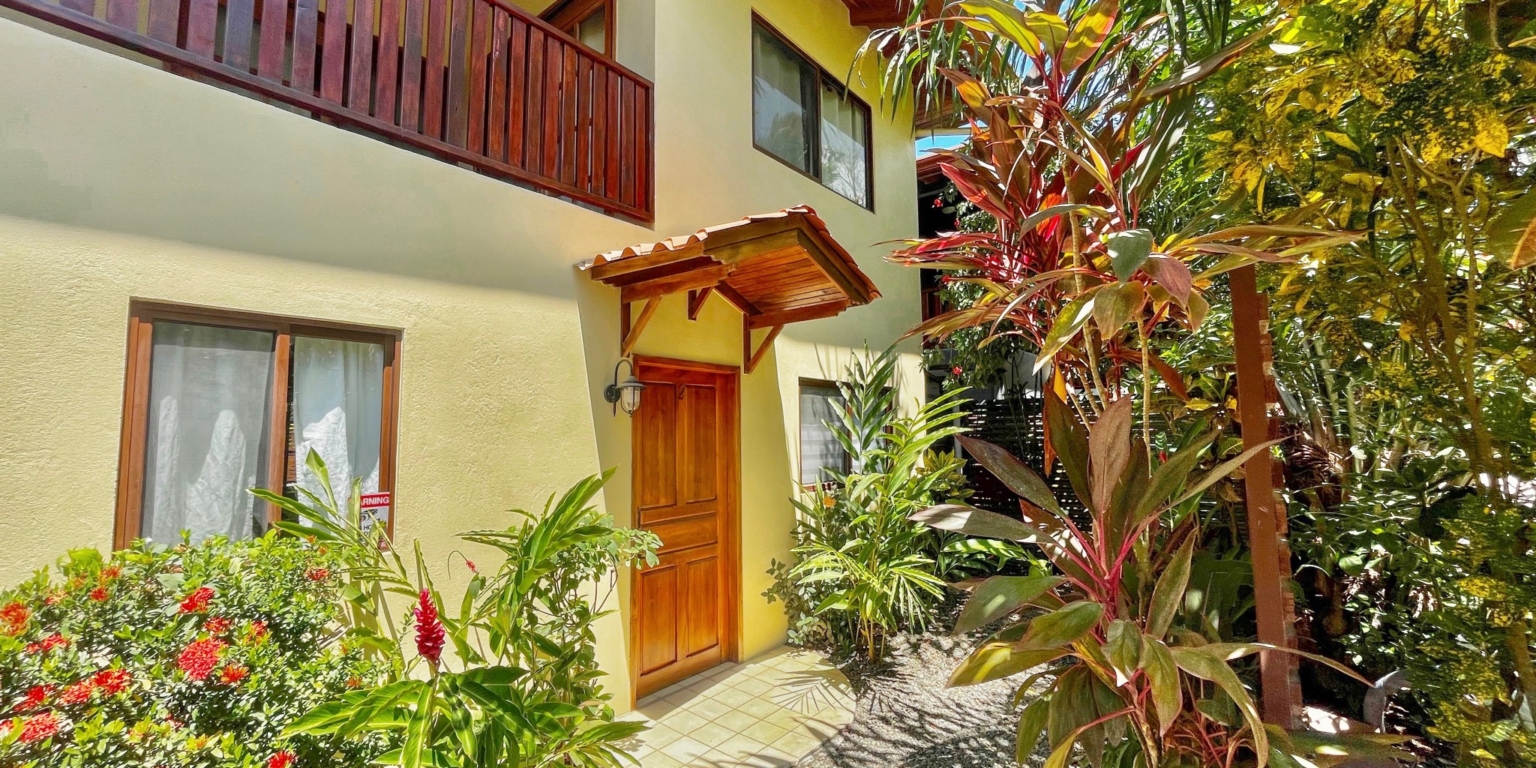 Easy Walk-to-Beach 3-Bedroom Villa just 2 Minutes Walk to Dominical Beach Costa Rica Easy Walk-to-Beach 3-Bedroom Villa just 2 Minutes Walk to Dominical Beach Costa Rica
