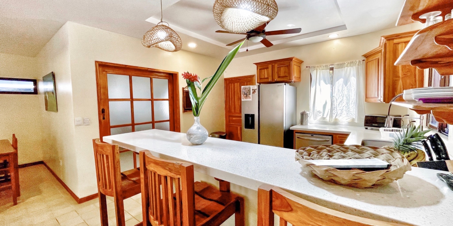 Easy Walk-to-Beach 3-Bedroom Villa just 2 Minutes Walk to Dominical Beach Costa Rica Easy Walk-to-Beach 3-Bedroom Villa just 2 Minutes Walk to Dominical Beach Costa Rica