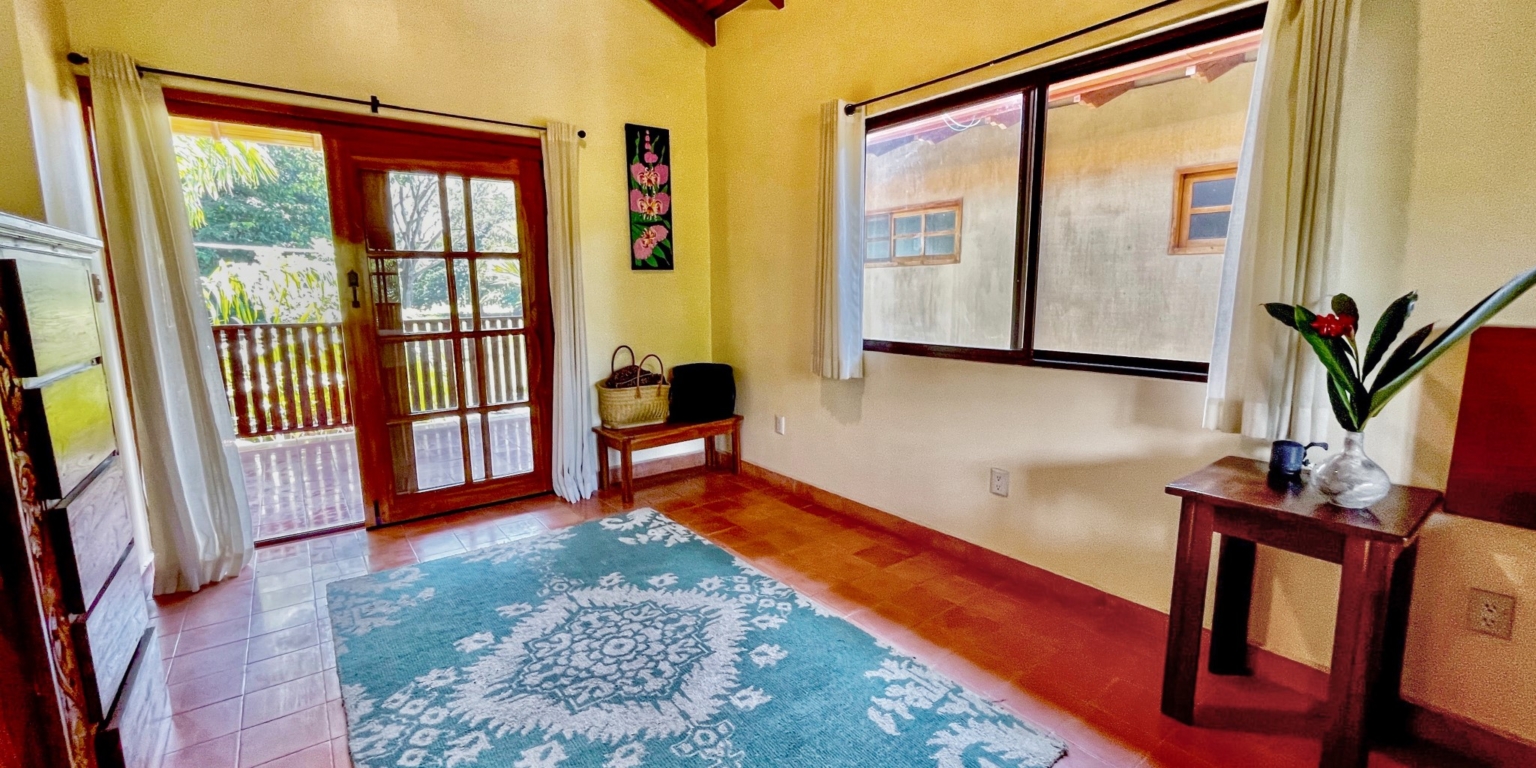 Easy Walk-to-Beach 3-Bedroom Villa just 2 Minutes Walk to Dominical Beach Costa Rica Easy Walk-to-Beach 3-Bedroom Villa just 2 Minutes Walk to Dominical Beach Costa Rica