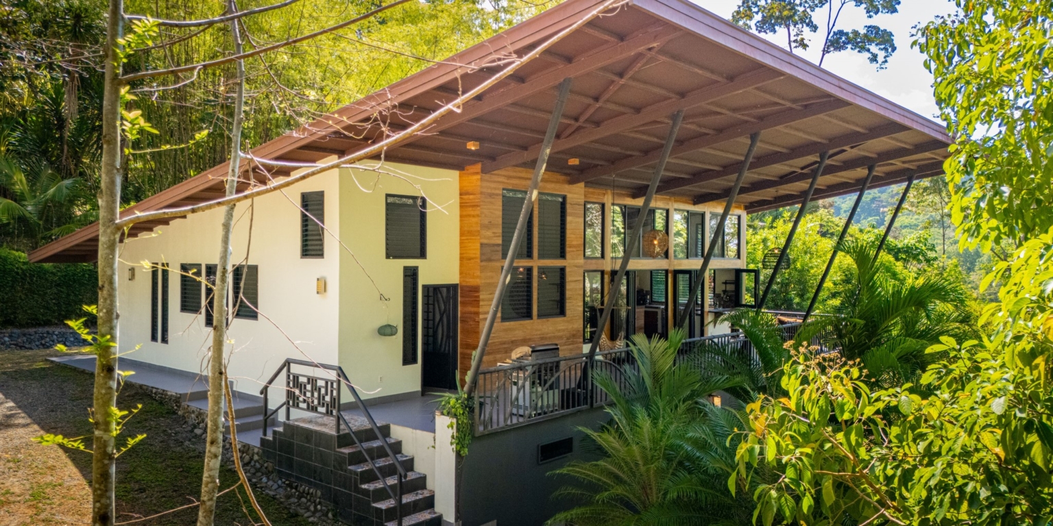 Centally-Located Newer 3-Bedroom home with Pool in Uvita Costa Rica Centally-Located Newer 3-Bedroom home with Pool in Uvita Costa Rica