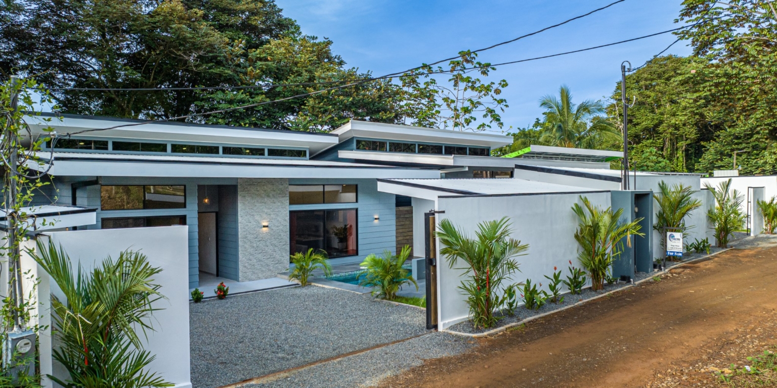 Centally-Located Newer 3-Bedroom home with Pool in Uvita Costa Rica