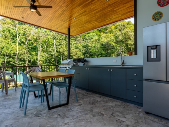 Custom-Build Luxury Retreat 5-Bedrooms, photo 12 of 24