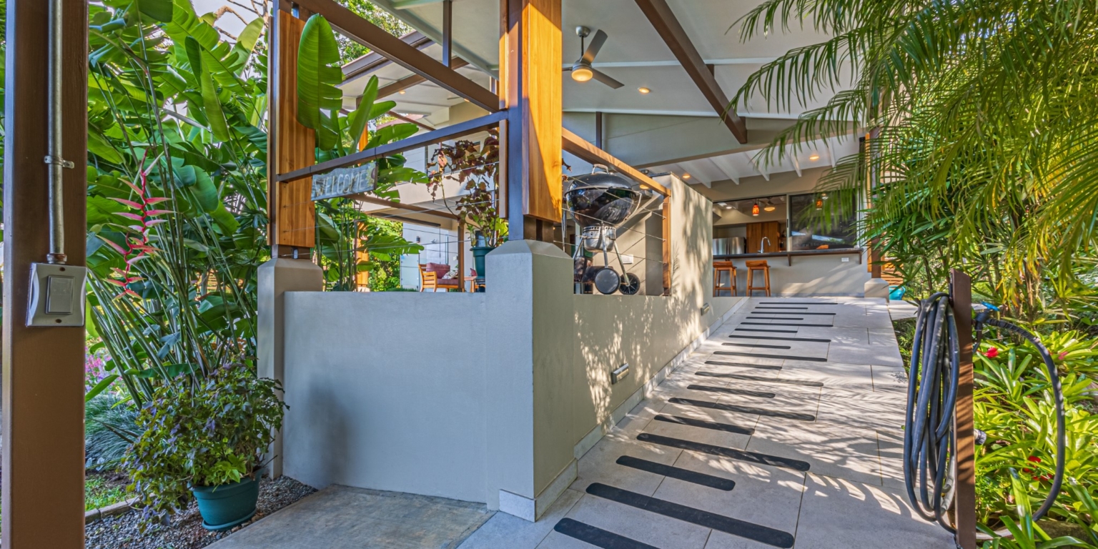 Jaw-Dropping Sunset Ocean View 2-Bedroom Home with Easy Access in Ojochal Costa Rica Jaw-Dropping Sunset Ocean View 2-Bedroom Home with Easy Access in Ojochal Costa Rica