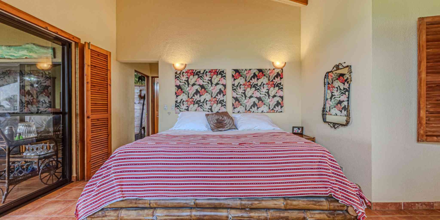 Private Family Estate with Stunning Pacific Sunset Ocean Views & 4-Bedrooms plus Cabin in Hatillo near Dominical Costa Rica