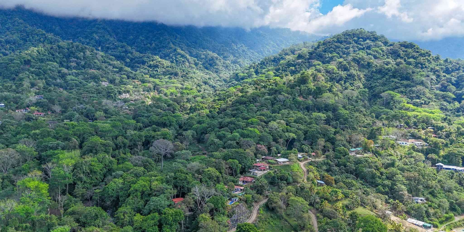 15 (4) Ocean View 3-Bedroom Home with Easy Access and Sparkling Pool in Ojochal Costa Rica