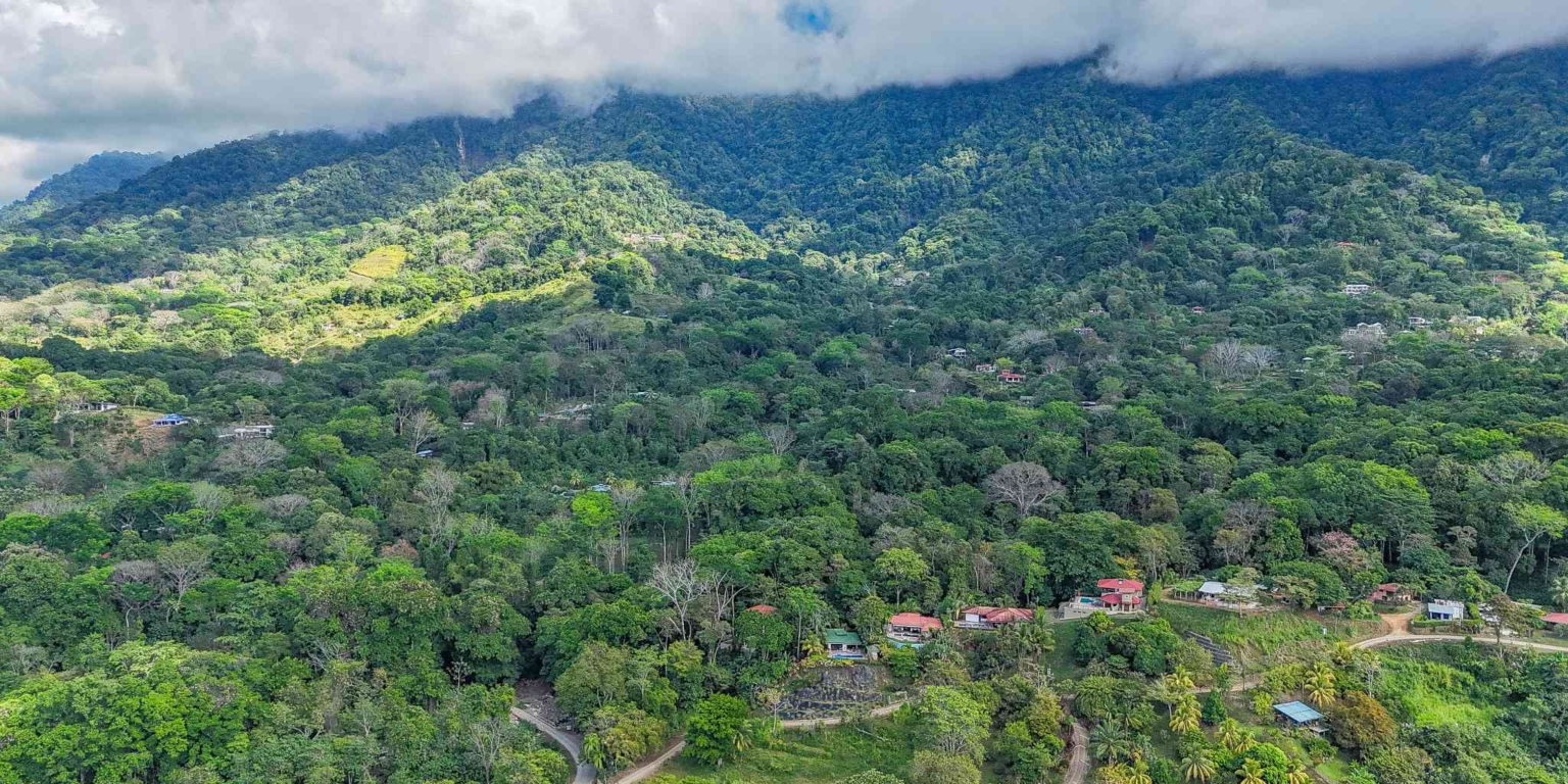 15 (5) Ocean View 3-Bedroom Home with Easy Access and Sparkling Pool in Ojochal Costa Rica