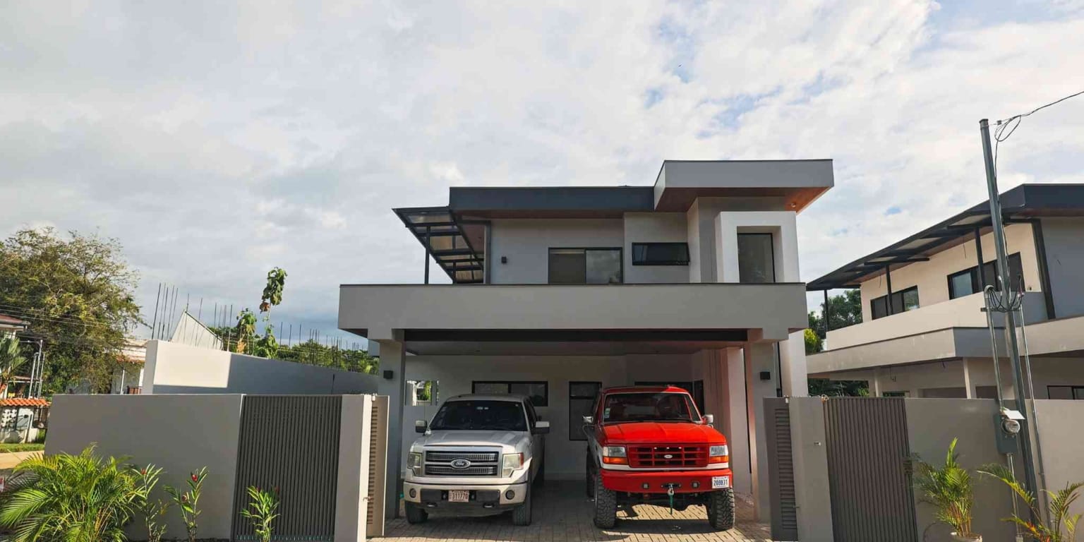 Brand New 4-Bedroom Luxury Home 300 Meter Walk-to-Beach Location 300 Meters from Whale’s Tail Beach in Bahia near Uvita Costa Rica