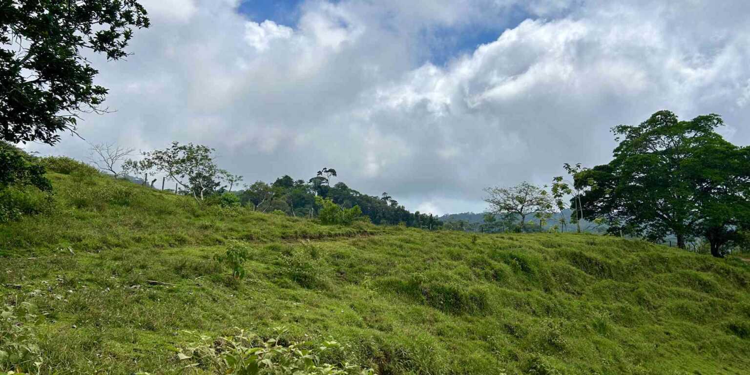 Foto 15-11-23, 12 22 56 p. m. Gorgeous Hidden Paradise Development Land with 103 Acres Near Dominical Costa Rica