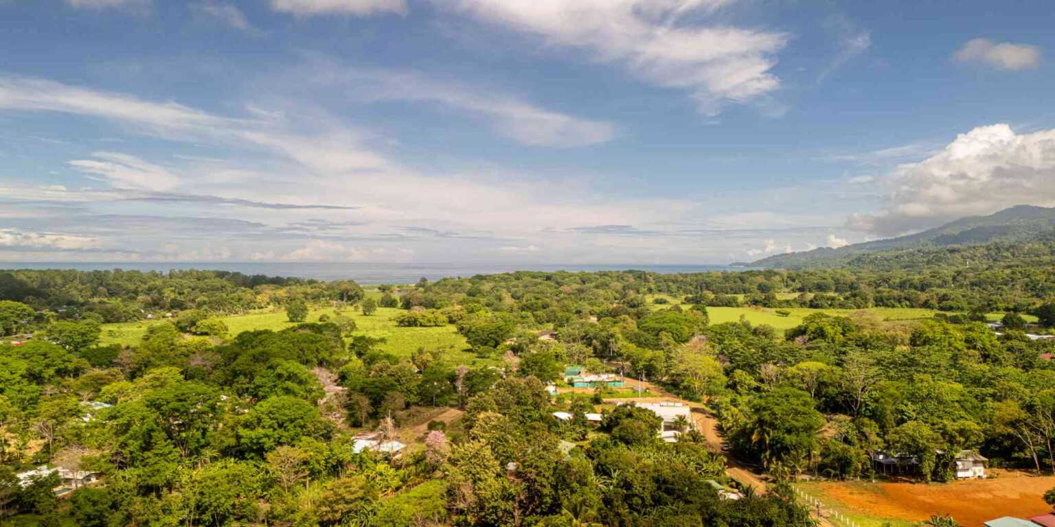 Easy Access 18-Bed Hotel in Prime Location Near Beaches & National Park in Bahia near Uvita Costa Rica