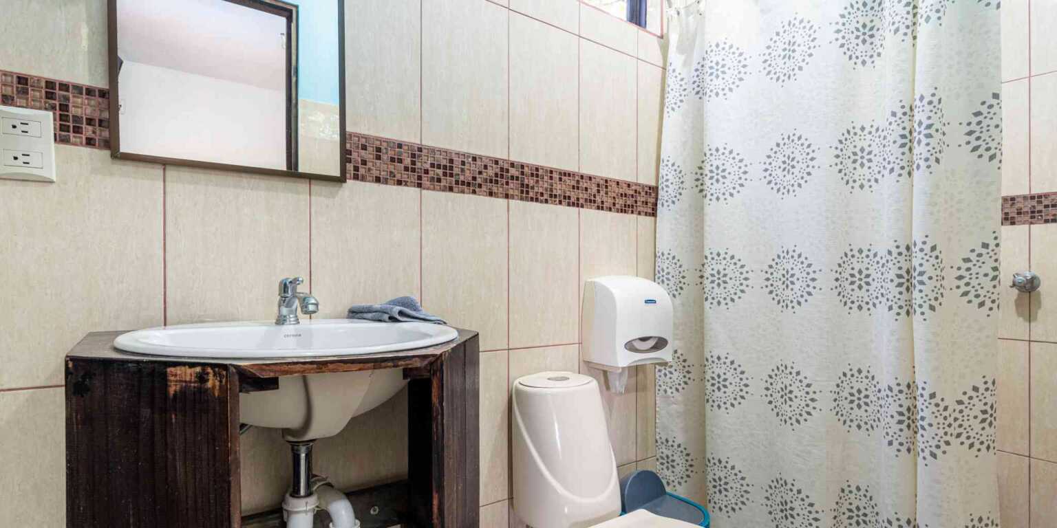 Easy Access 18-Bed Hotel in Prime Location Near Beaches & National Park in Bahia near Uvita Costa Rica