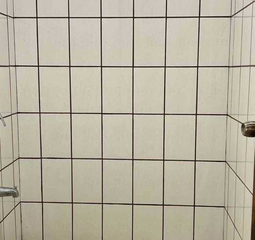 835