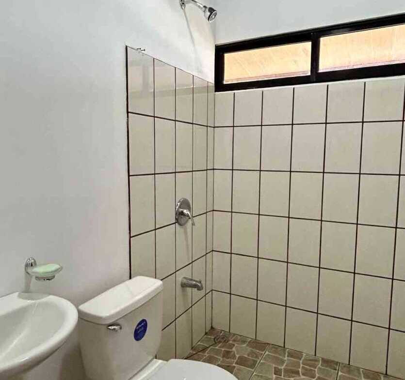 835