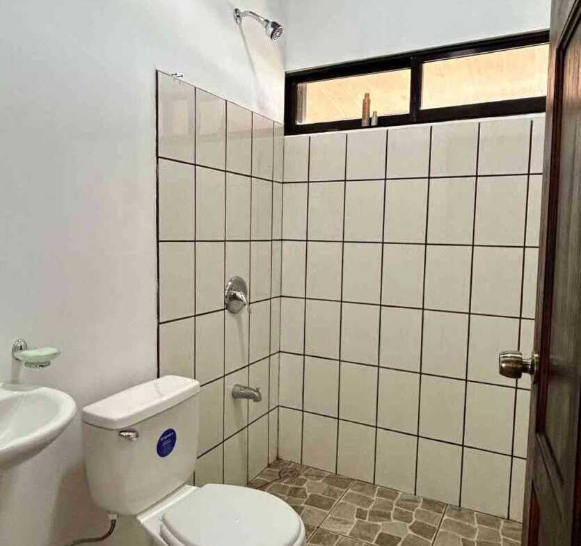 835