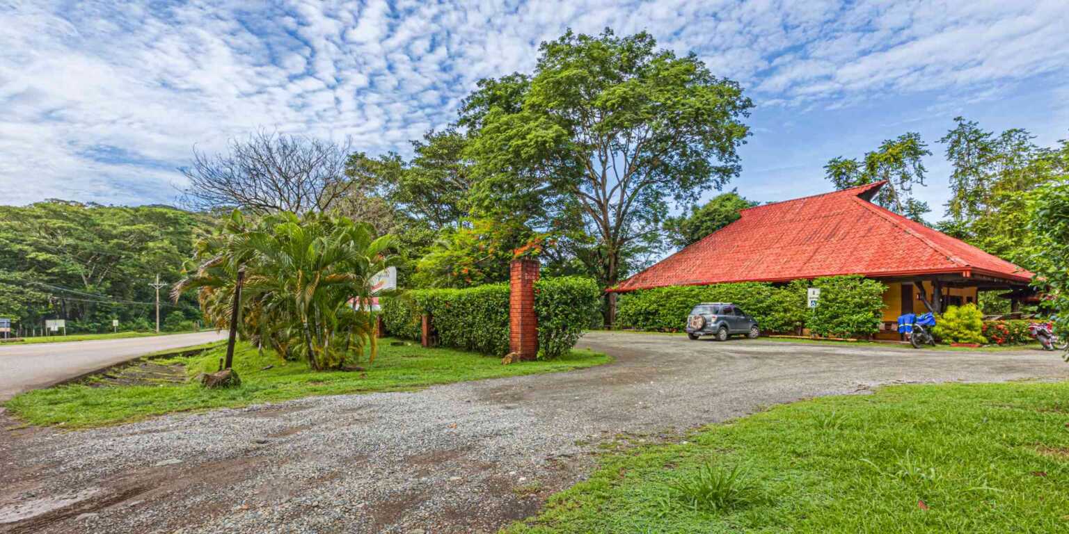 ConeCat-14 Rustic Hotel with Restaurant in a Convenient Location near Beaches & Town in Bahia near Uvita Costa Rica