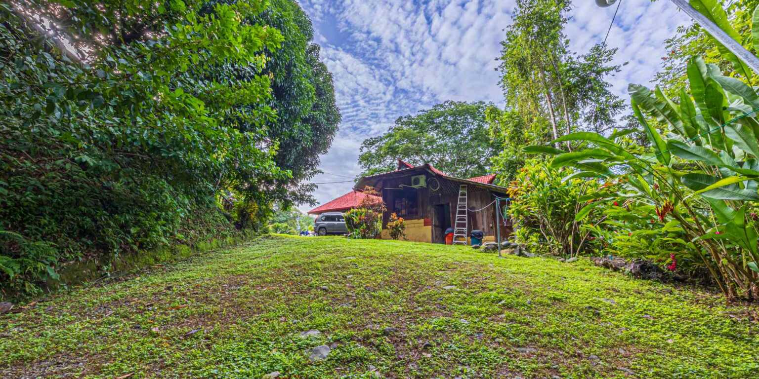 ConeCat-12(1) Rustic Hotel with Restaurant in a Convenient Location near Beaches & Town in Bahia near Uvita Costa Rica