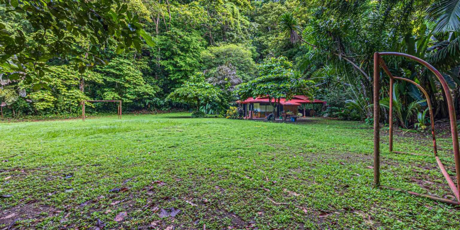 ConeCat-01 Rustic Hotel with Restaurant in a Convenient Location near Beaches & Town in Bahia near Uvita Costa Rica