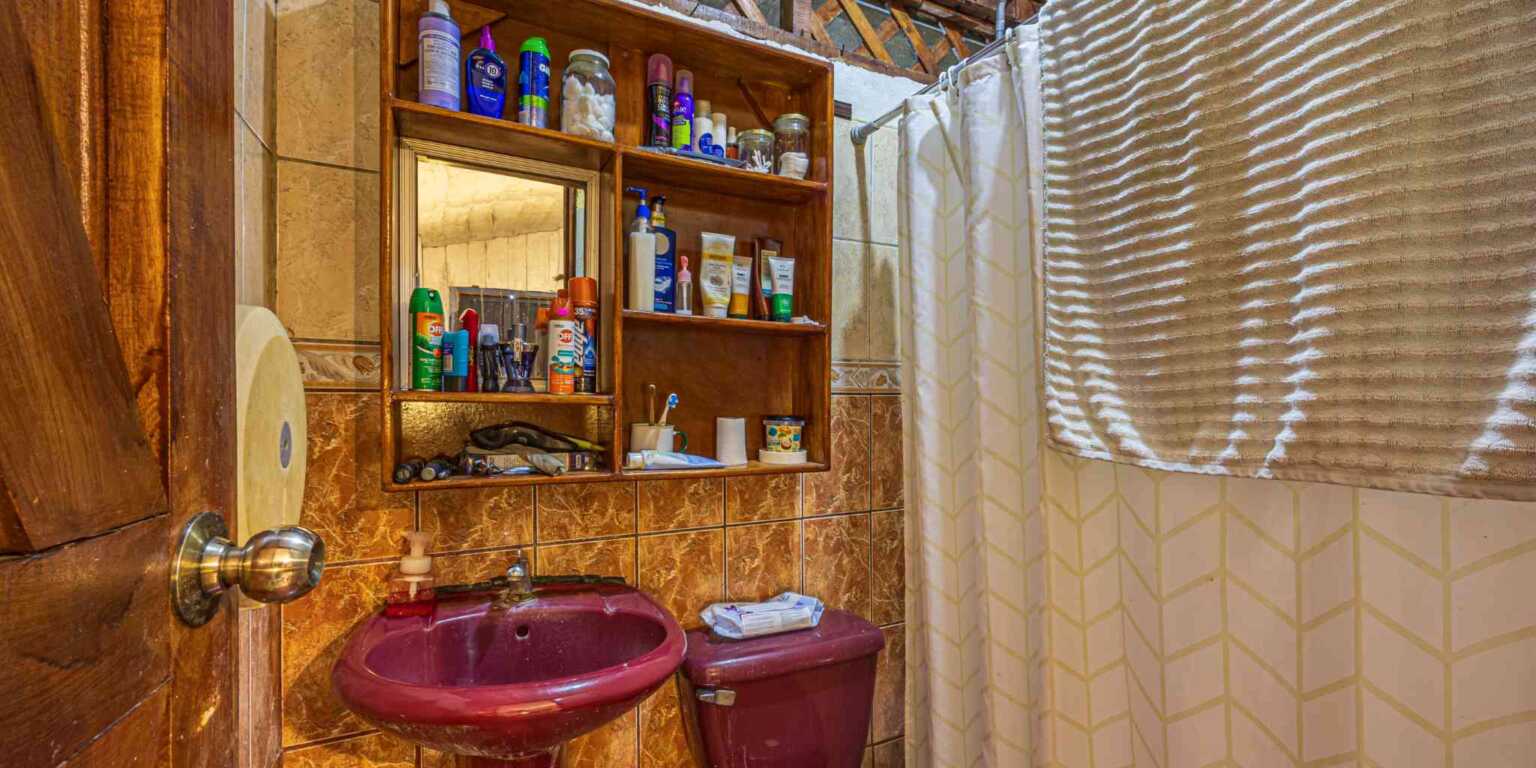 ConeCat-39 Rustic Hotel with Restaurant in a Convenient Location near Beaches & Town in Bahia near Uvita Costa Rica