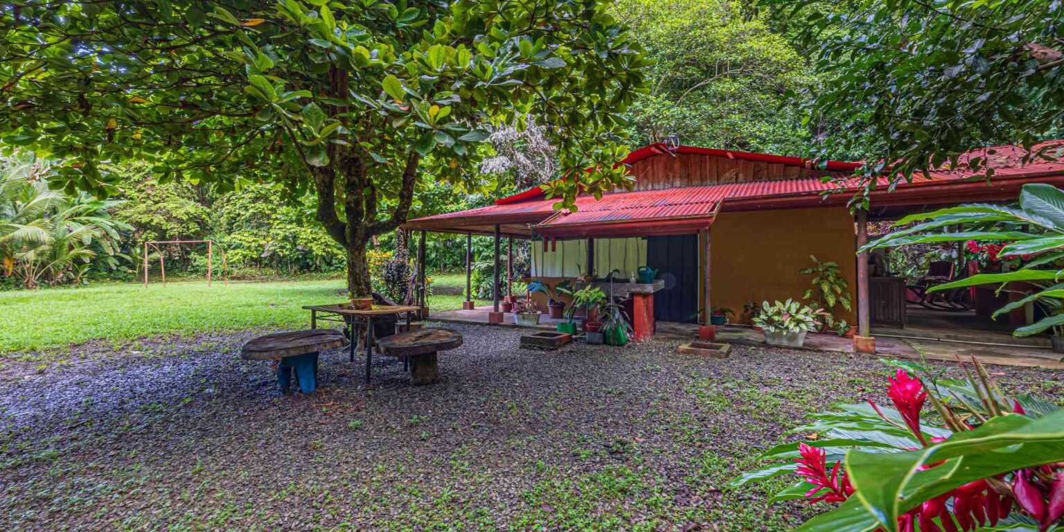 ConeCat-02(1) Rustic Hotel with Restaurant in a Convenient Location near Beaches & Town in Bahia near Uvita Costa Rica