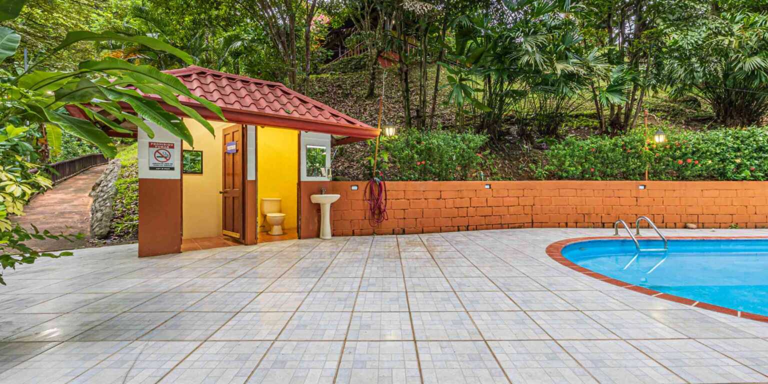 ConeCat-41 Rustic Hotel with Restaurant in a Convenient Location near Beaches & Town in Bahia near Uvita Costa Rica