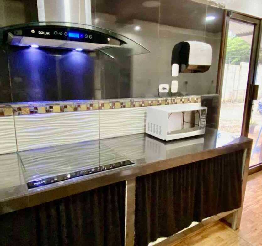 835