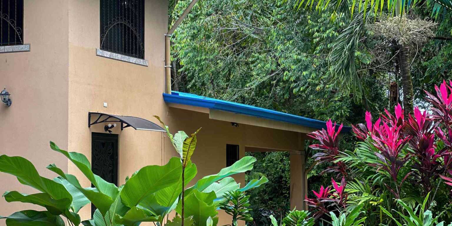 Ojochal-05 Jungle Home Totally Private 3-Bedroom Home in Easy Access Location in Ojochal Costa Rica
