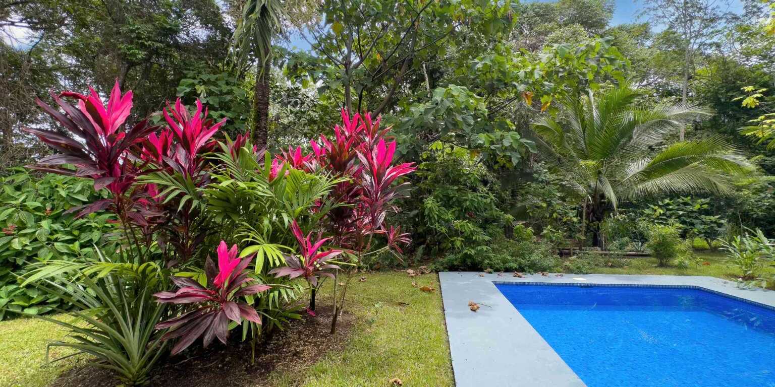 Ojochal-08 Jungle Home Totally Private 3-Bedroom Home in Easy Access Location in Ojochal Costa Rica